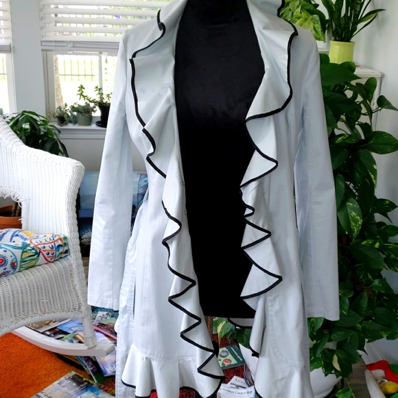 💥White Ruffled Long Sleeve Jacket - Sz S - Picture 3 of 7
